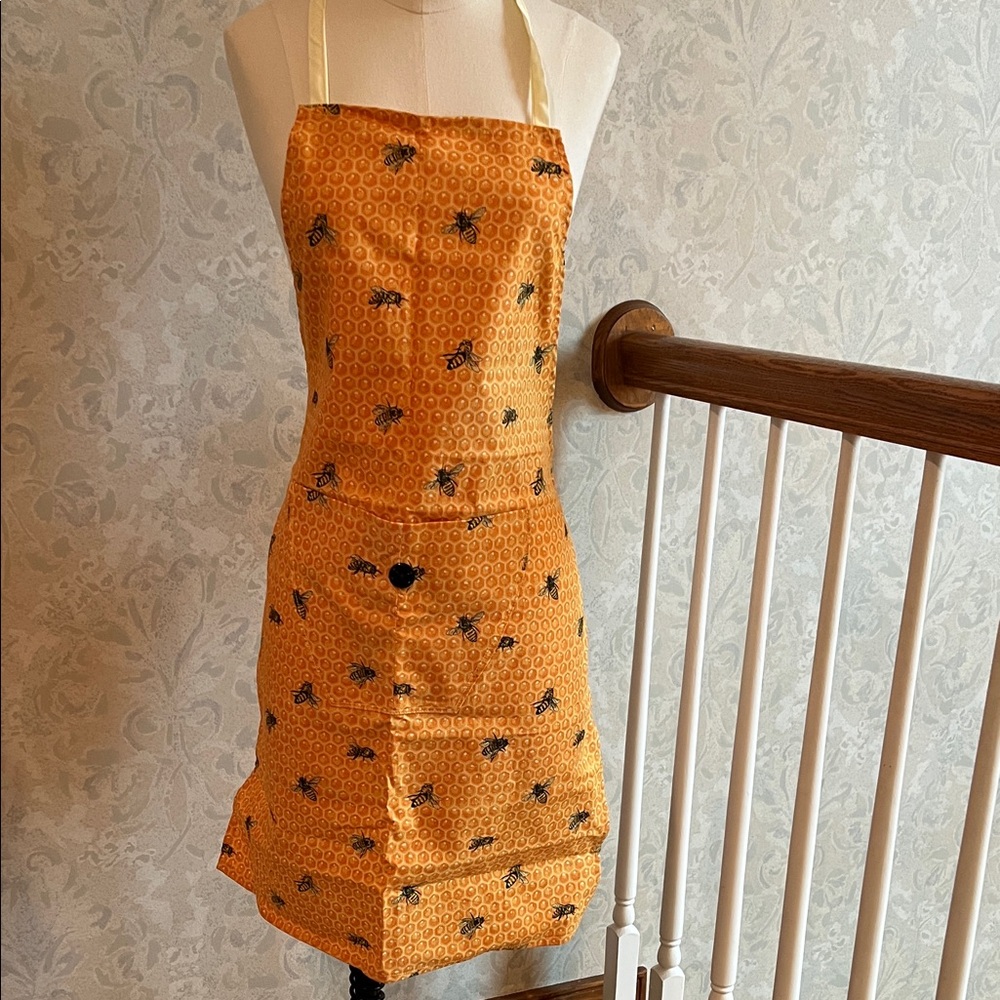 Handmade Honey Bee Apron 🐝